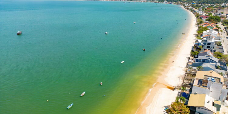 Por que o litoral de Santa Catarina está valendo ouro?