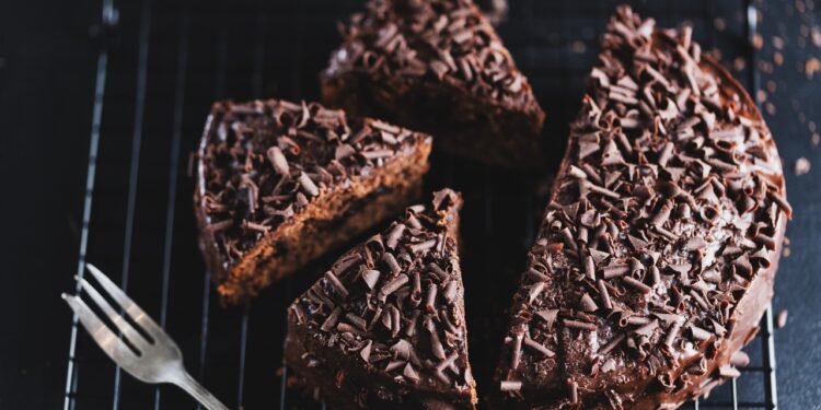 Como fazer bolo de chocolate na airfryer?