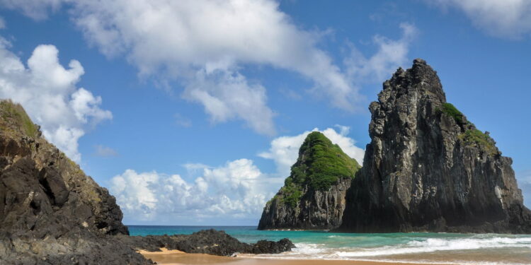 Fernando de Noronha busca equilíbrio entre turismo e preservação