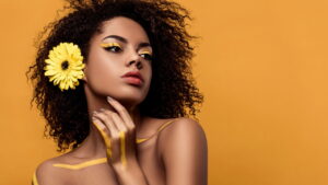 Como manter a maquiagem intacta do início ao fim do carnaval