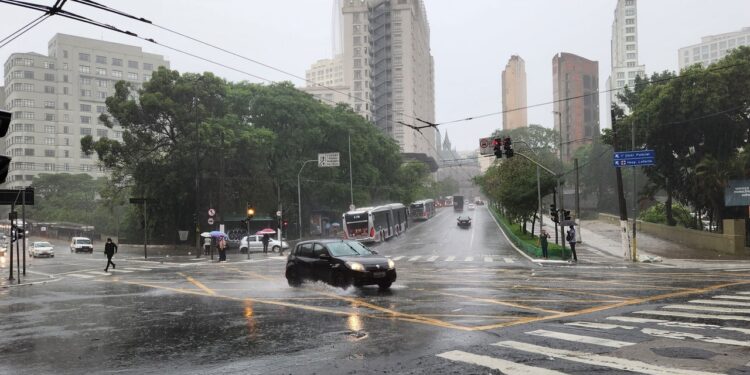 Quando a chuva vai parar em SP