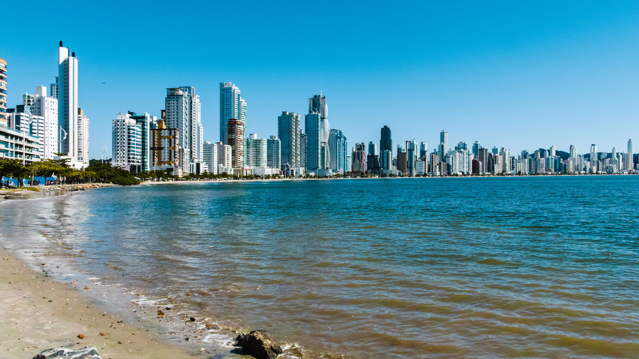 Por que o litoral de Santa Catarina está valendo ouro?