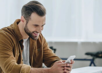 Marca antiga de celular muito popular no Brasil ressurge das cinzas para alegria do povo