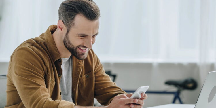 Marca antiga de celular muito popular no Brasil ressurge das cinzas para alegria do povo