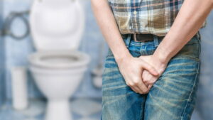 Homens estão mudando a forma como urinam e a razão surpreende