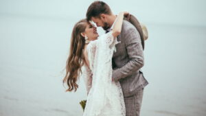 Os vestidos de noiva que farão você brilhar em 2025