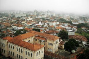O novo destino dos brasileiros que querem qualidade de vida sem gastar muito