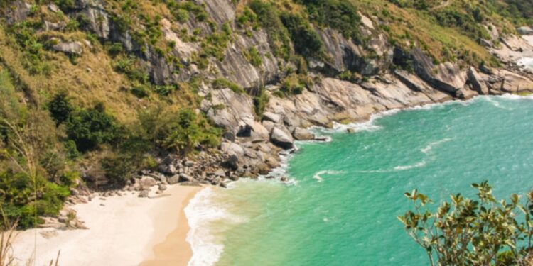 Conheça a praia proibida, o segredo mais bem guardado do RJ