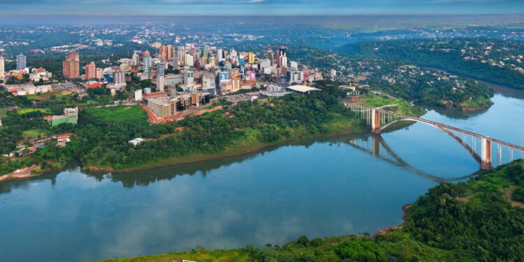 A vida nas fronteiras, como a troca comercial une Brasil e Paraguai
