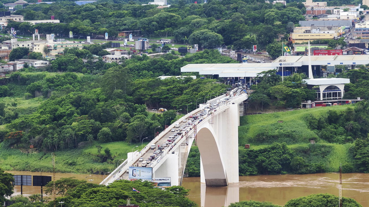A vida nas fronteiras, como a troca comercial une Brasil e Paraguai