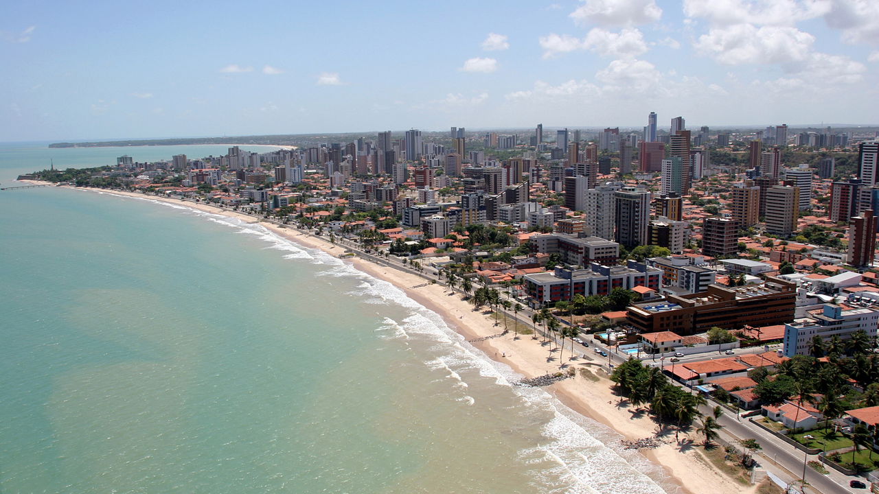 Qual é o impacto das águas impróprias nas praias da Paraíba?