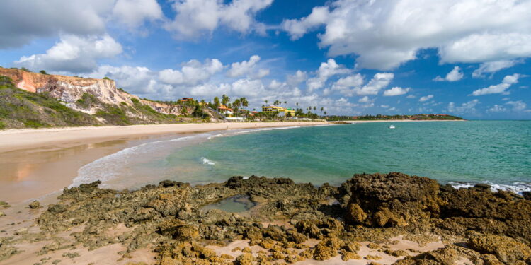 Qual é o impacto das águas impróprias nas praias da Paraíba?