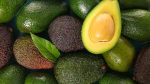 Receita com caroço de abacate surpreende por seus efeitos no corpo