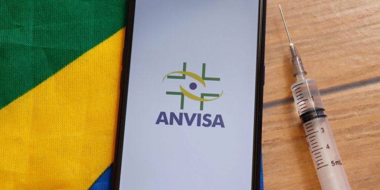 Anvisa proíbe cosméticos irregulares e alerta consumidores