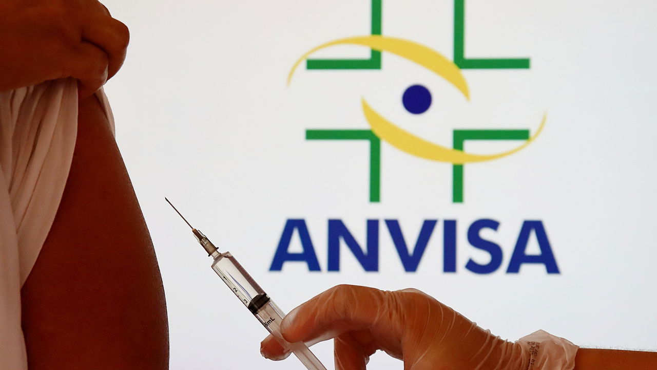 Anvisa proíbe cosméticos irregulares e alerta consumidores