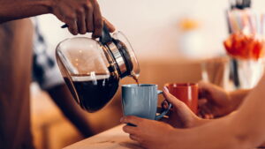 Marcas de café famosas retiradas do mercado após descoberta alarmante