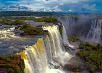 Cataratas do Iguaçu surpreendem com vazão maior que o normal