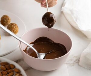 Chocolate dá espinha?Veja mitos e verdades! Imagem: FreePik