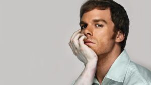 Dexter ganha nova vida em série com vilão bilionário e trama tensa