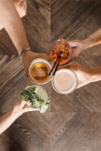 Drinks zero álcool ou sem álcool fazem cada dia mais sucesso! Imagem: FreePik