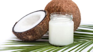Os benefícios e riscos do óleo de coco para a pele