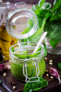 Pesto sem manjericão? Aposte no espinafre como substituto! Imagem: FreePik