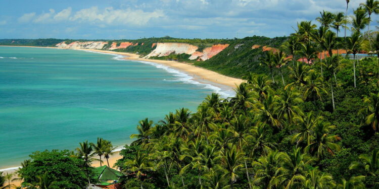 Um tesouro baiano com lagoas, falésias e paisagens encantadoras