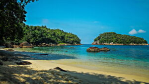 Essas ilhas em SP têm praias intocadas e trilhas secretas