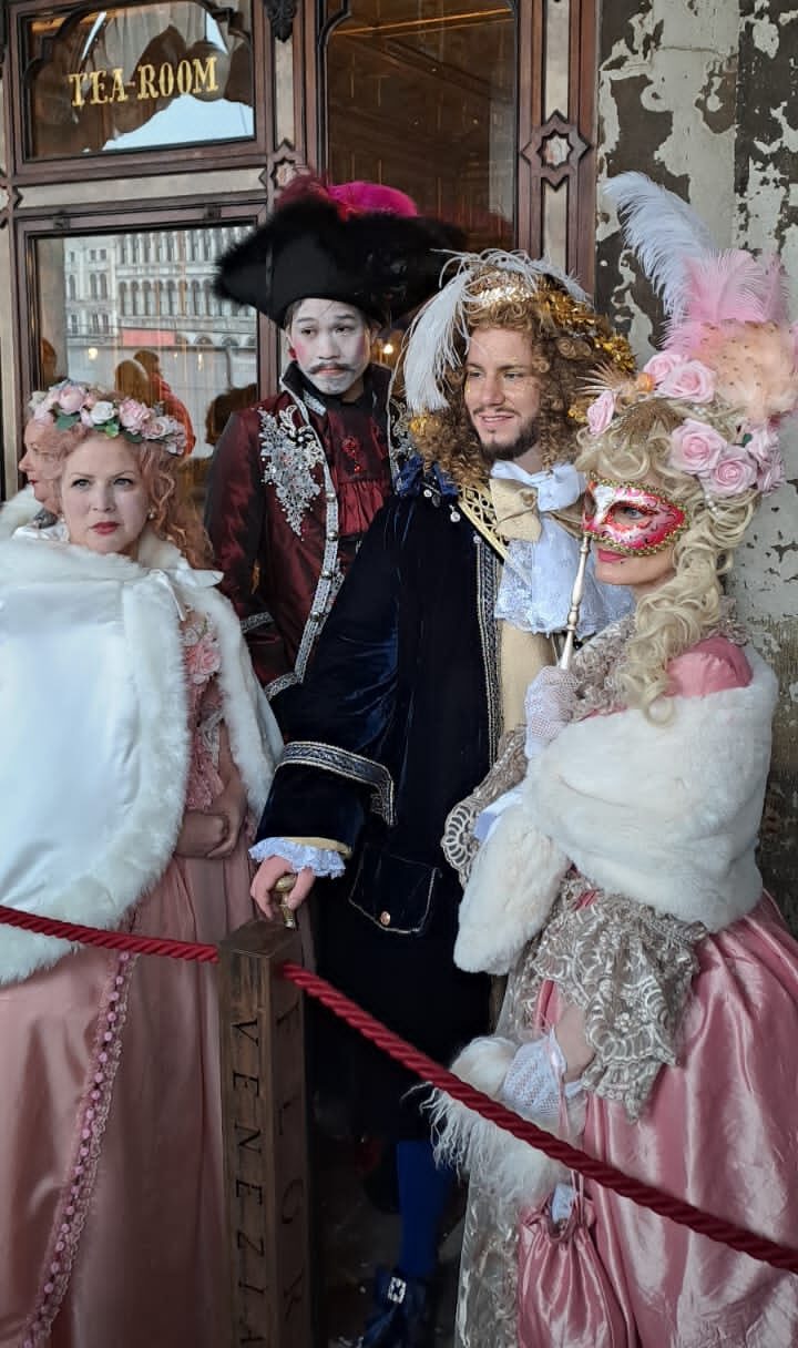 Turistas fantasiados no Carnaval de Veneza - Foto: Paty Moraes Nobre/Arquivo Pessoal