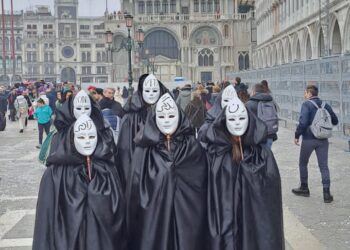 Carnaval de Veneza: Por que brasileiros ficam impactados com a festa italiana?