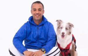 “Treino cachorros para ajudar pessoas” diz especialista premiado
