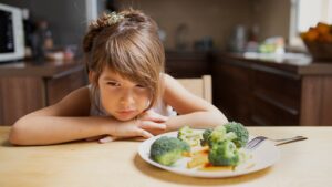 como oferecer comida para autista