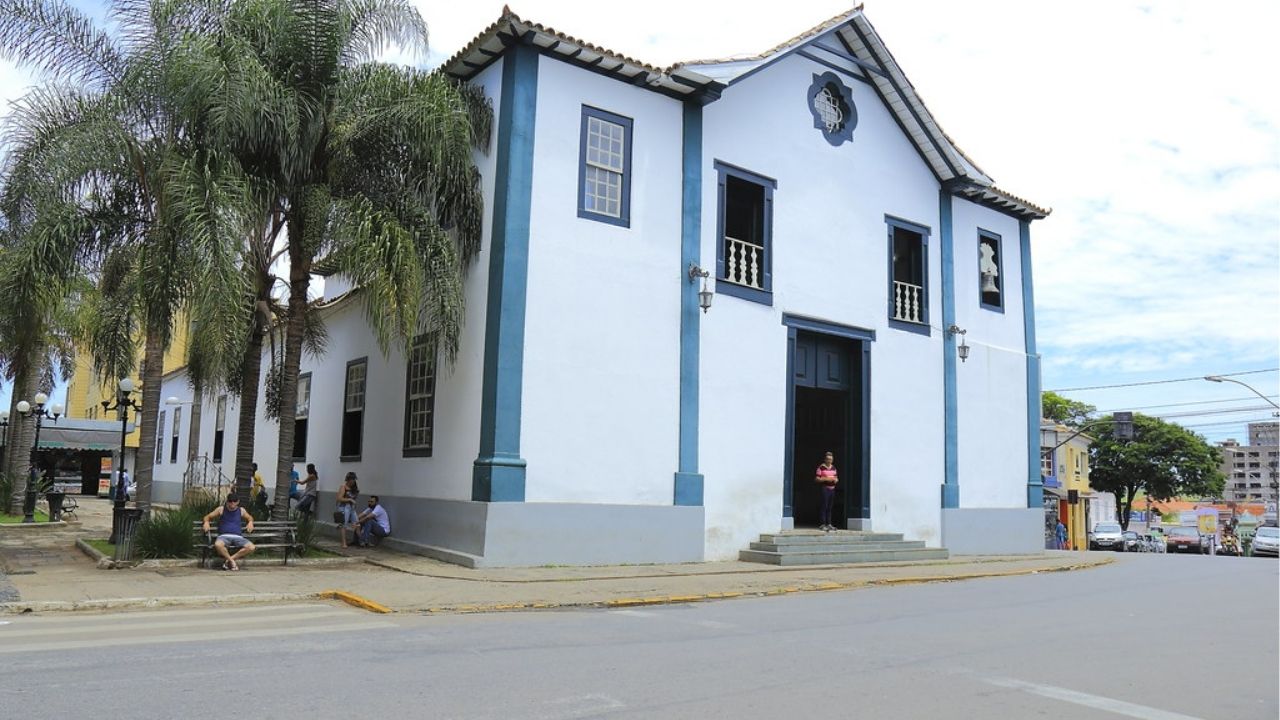 Cidade do interior de Minas Gerais impressiona com qualidade de vida e educação
