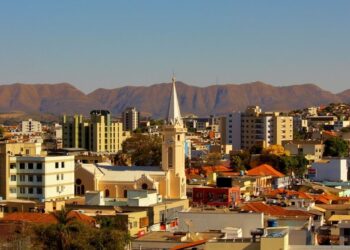 Cidade do interior de Minas Gerais impressiona com qualidade de vida e educação