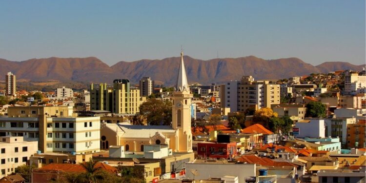 Cidade do interior de Minas Gerais impressiona com qualidade de vida e educação