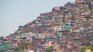 Como o turismo de base comunitária está crescendo no Rio de Janeiro e valorizando as favelas?