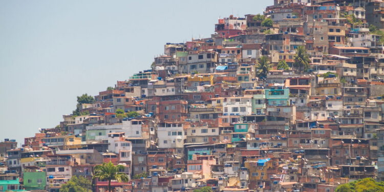 Como o turismo de base comunitária está crescendo no Rio de Janeiro e valorizando as favelas?