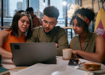 Geação Z: como se adaptar ao mercado de trabalho? Imagem: FreePik