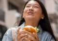 Cortar calorias ajuda mesmo a emagrecer? Imagem: FreePik