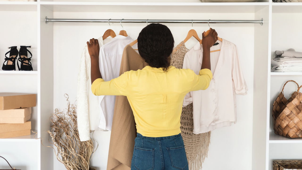 O guarda-roupa cápsula é o segredo para um estilo elegante e sem complicações?