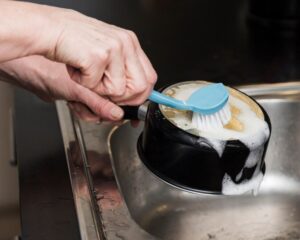 Panela queimada tem solução. Imagem: FreePik
