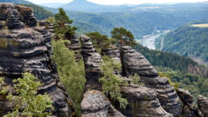 Escondida nas montanhas, essa cidade vai te surpreender