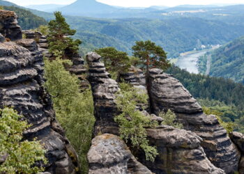 Escondida nas montanhas, essa cidade vai te surpreender