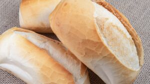 é saudável comer pão francês