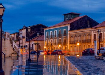 A rota de trem mais surpreendente do país está conquistando turistas