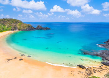 Baía do Sancho, Fernando de Noronha - Créditos: depositphotos.com / nidohuebl.gmail.com