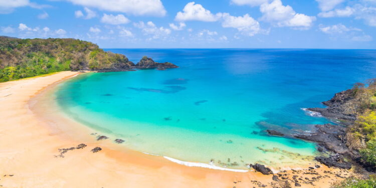 Baía do Sancho, Fernando de Noronha - Créditos: depositphotos.com / nidohuebl.gmail.com