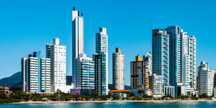 Cidade do sul cresce com luxo e ganha apelido de Dubai brasileira