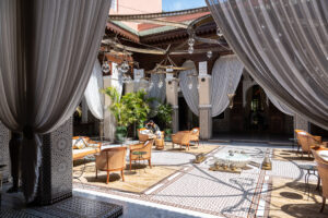 Marrocos De hotel 5 estrelas em Marrakech ao surpreendente Deserto do Saara