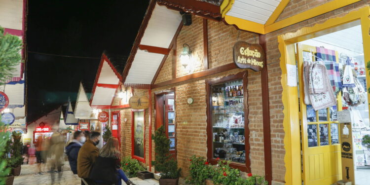 Tão acolhedora quanto Campos do Jordão, cidade mineira vira refúgio barato no frio